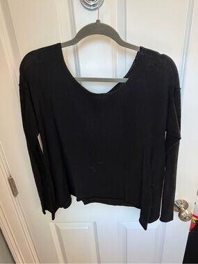 Women's C&C California Black Long Sleeve Scoop Neck Top. Size Small.